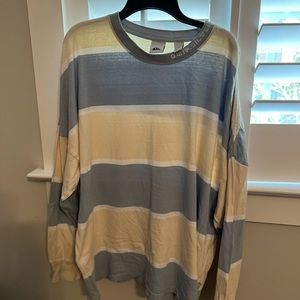 Quik silver light weight sweater/top